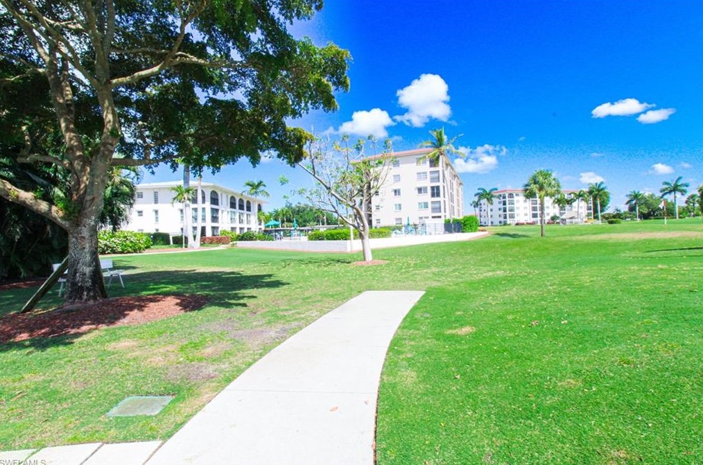 41 High Point Cir, Naples, FL 34103-0042