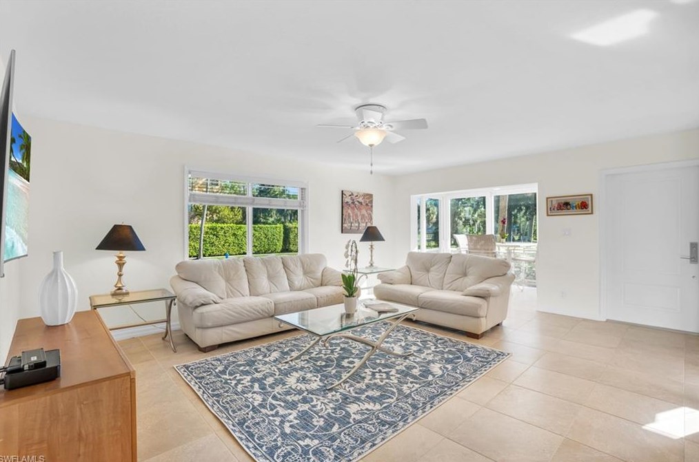 600 7th Ave, Naples, FL 34102-6714