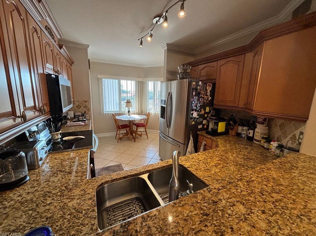 7846 Regal Heron Cir, Naples, FL 34104-5851