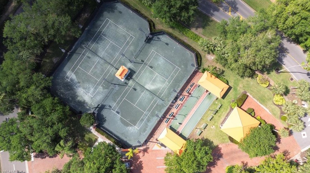 2400 Bayou Ln, Naples FL  34112-7811 exterior