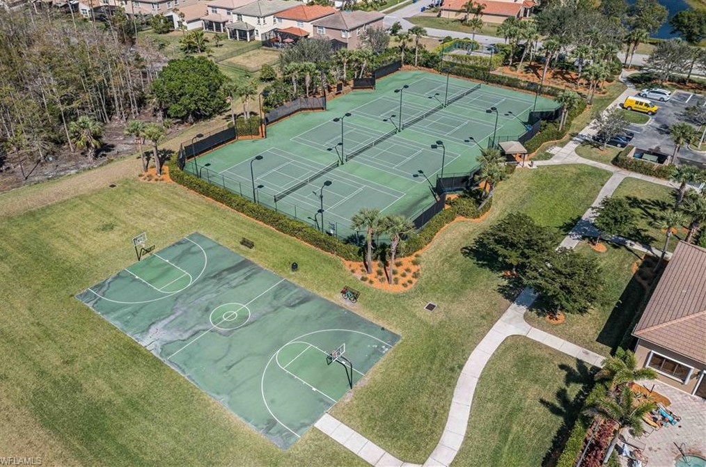 10462 Carolina Willow Dr, Fort Myers FL  33913-8804 exterior