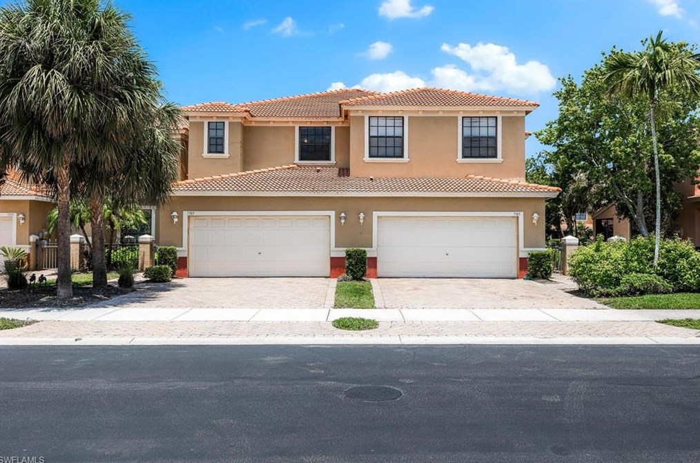 7389 Bristol Cir, Naples, FL 34120-0696
