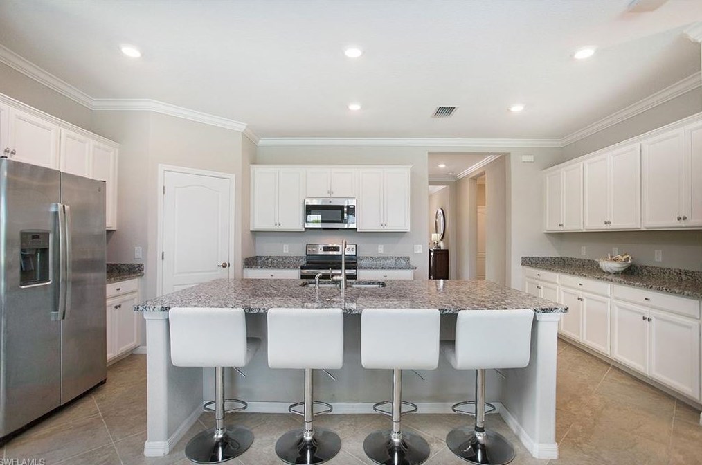 1479 Santiago Cir, Naples, FL 34113-0084