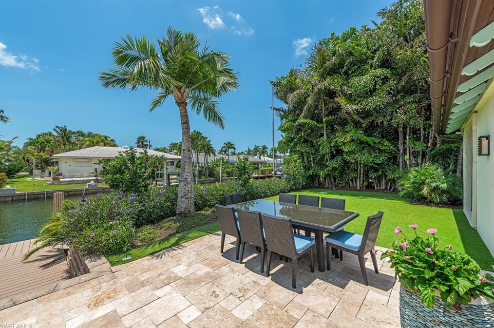 1245 Tuna Ct, Naples FL  34102-1544 exterior
