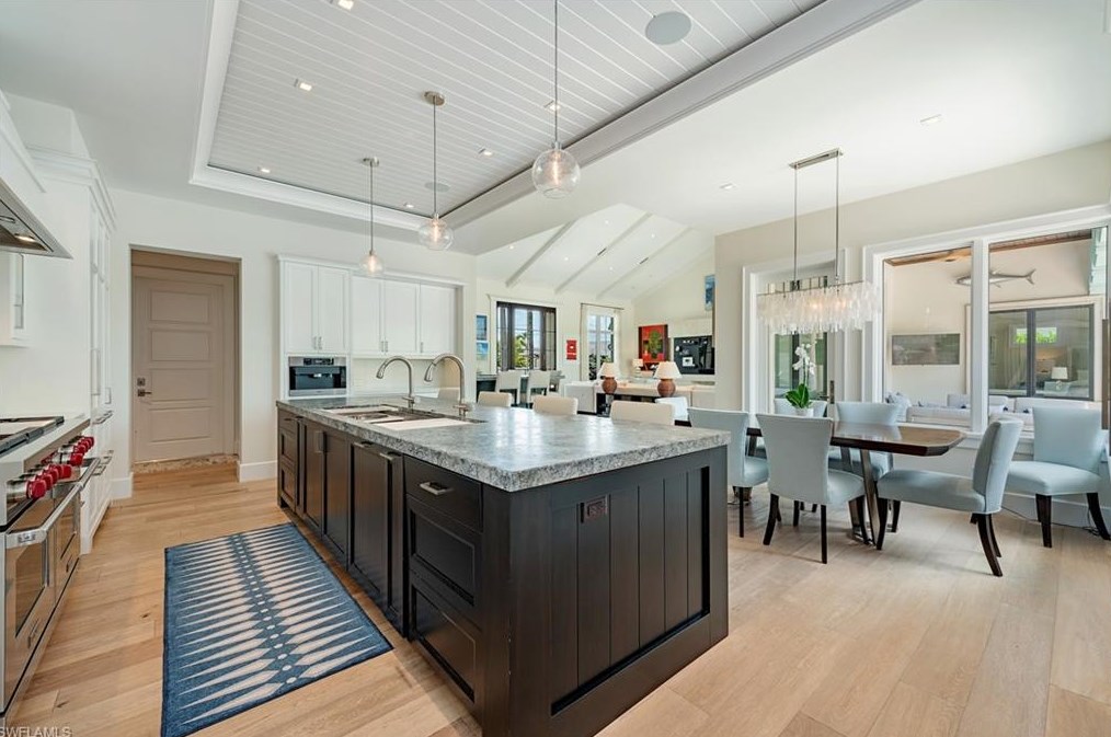 1245 Tuna Ct, Naples FL  34102-1544 exterior