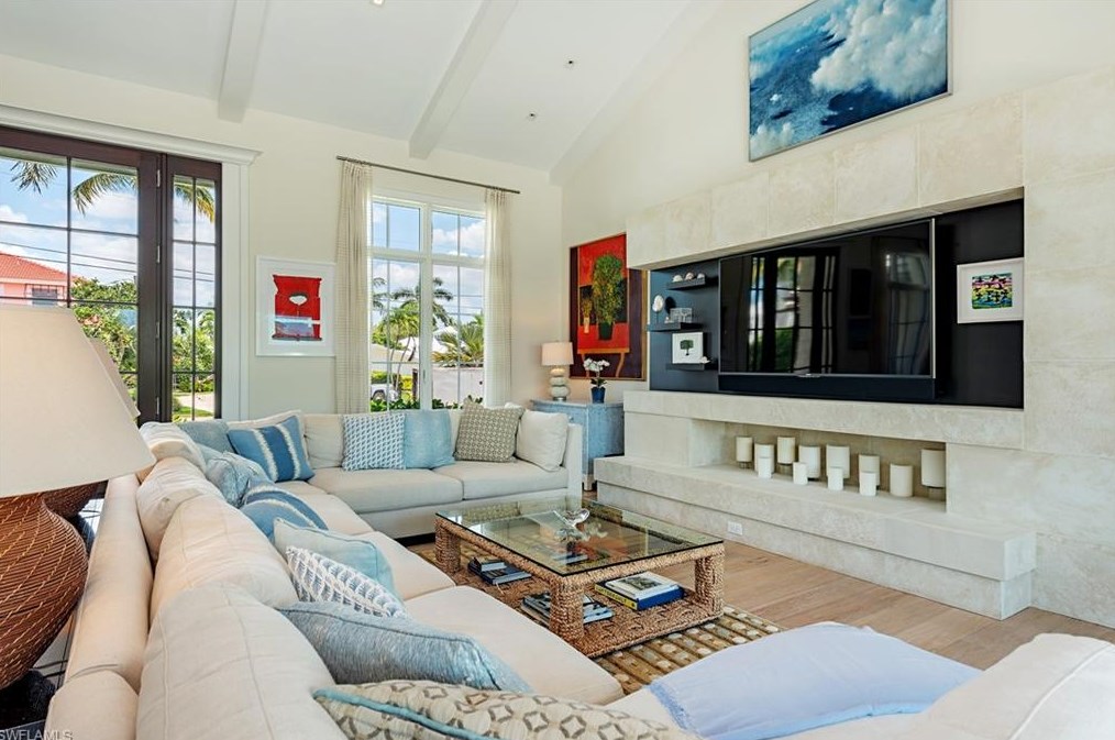 1245 Tuna Ct, Naples FL  34102-1544 exterior