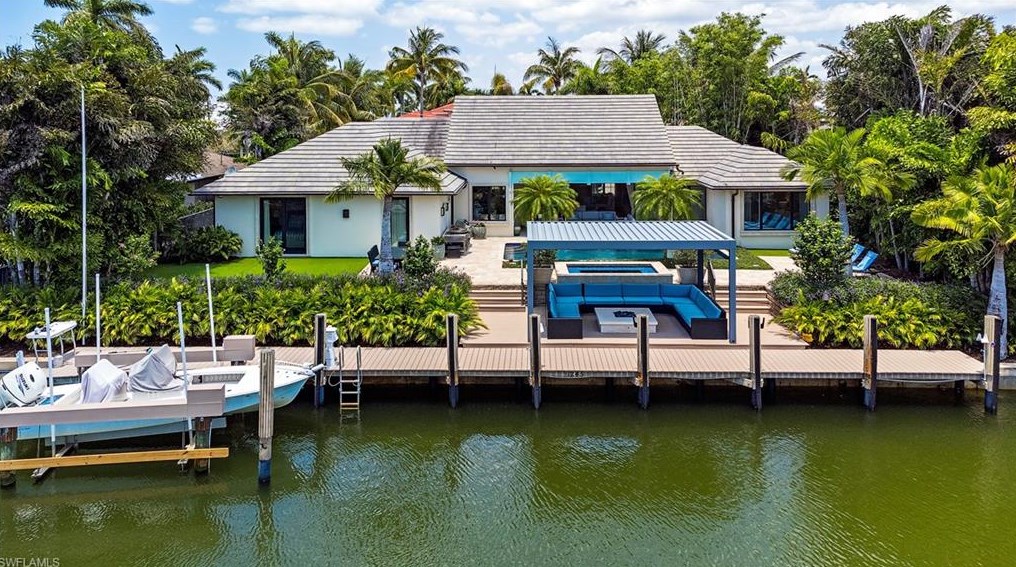 1245 Tuna Ct, Naples FL  34102-1544 exterior