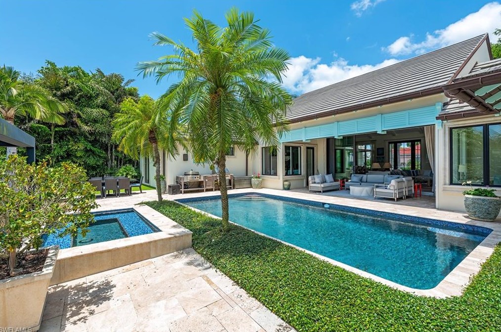 1245 Tuna Ct, Naples FL  34102-1544 exterior