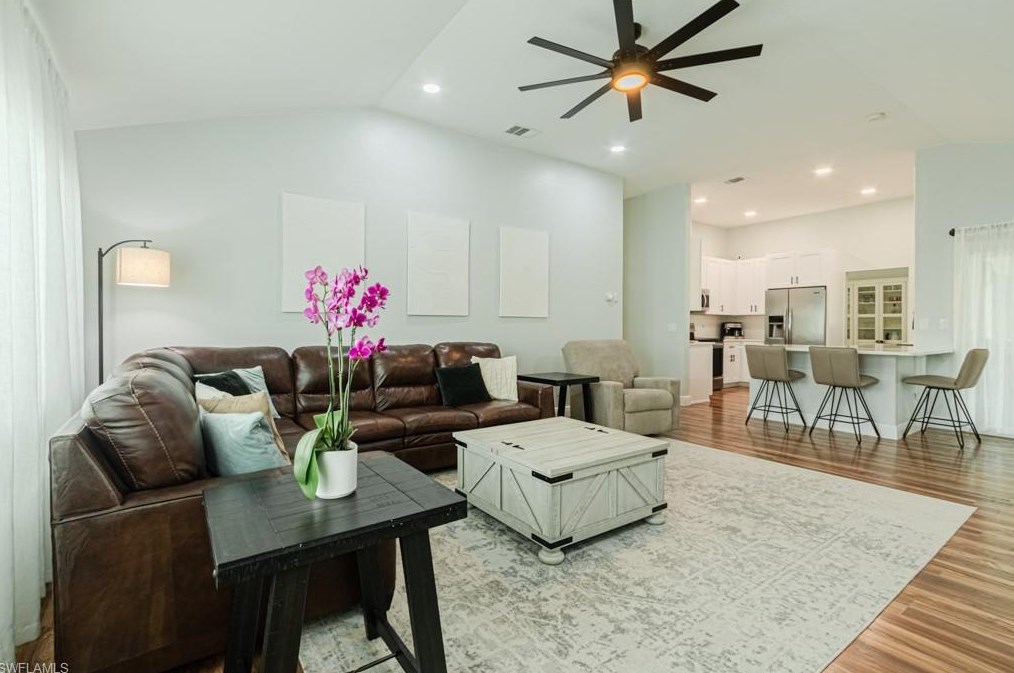 1045 47th Ave, Naples, FL 34120-4417