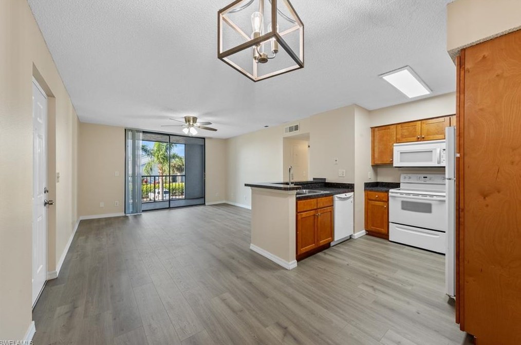 13545 Eagle Ridge Dr #823, Fort Myers, FL 33912
