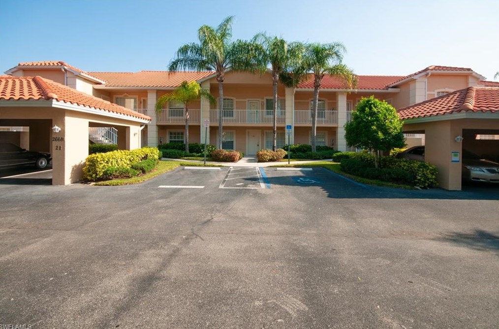 26681 Rosewood Pointe Dr, Bonita Springs, FL 34135-7552