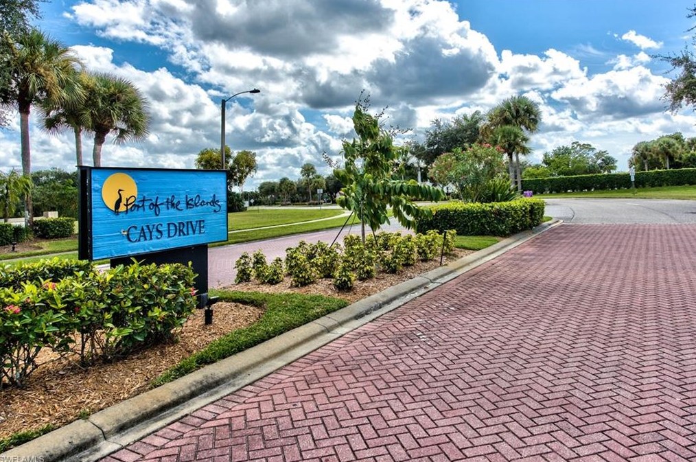 285 Cays Dr, Naples FL 34114-9661 exterior