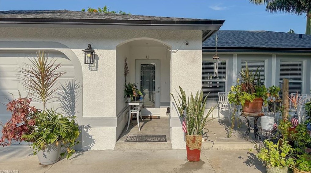 3118 43rd St, Naples, FL 34116-8338