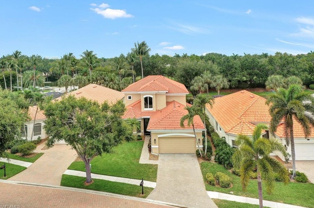 9231 Troon Lakes Dr, Naples FL  34109-4317 exterior