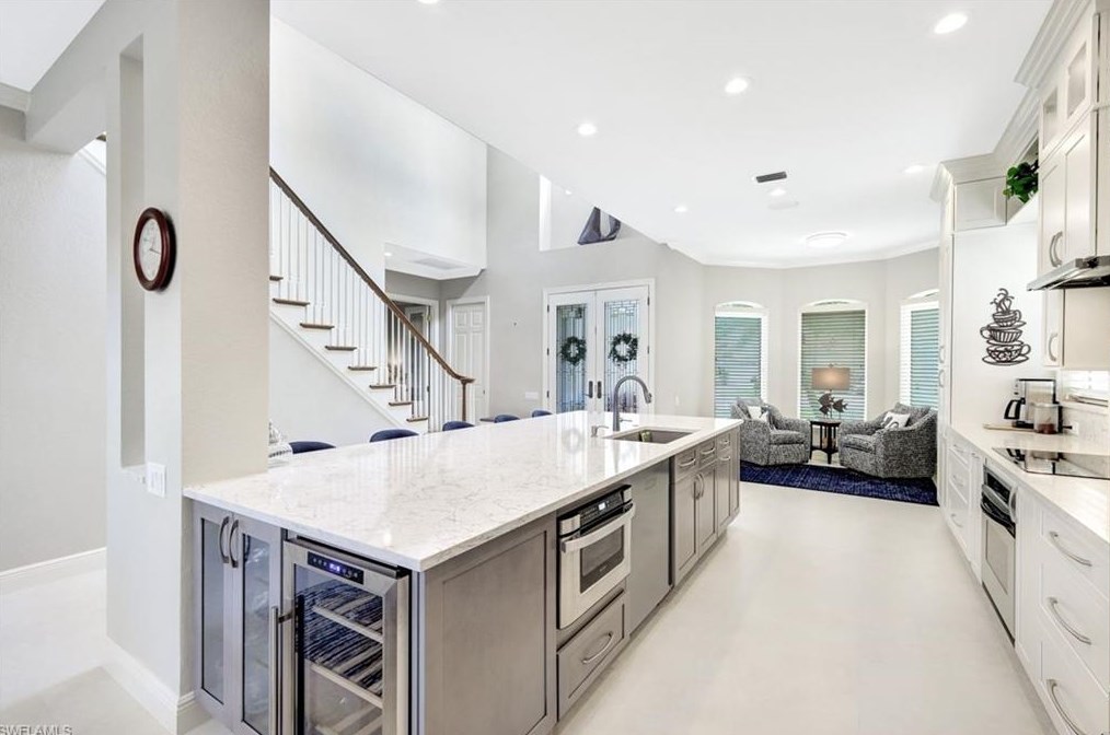 9231 Troon Lakes Dr, Naples FL  34109-4317 exterior