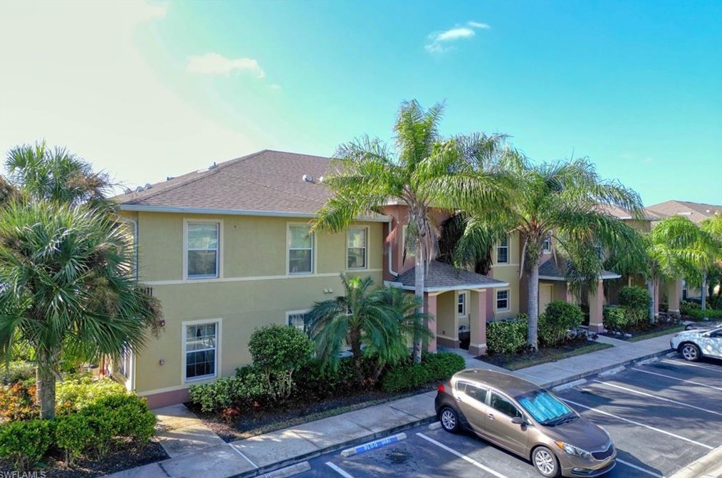 9081 Gervais Cir, Naples, FL 34120-4786