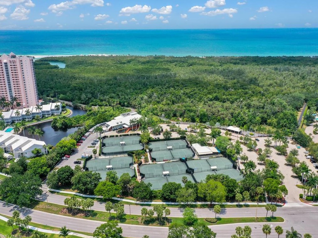 6300 Pelican Bay Blvd, Naples FL  34108-8199 exterior