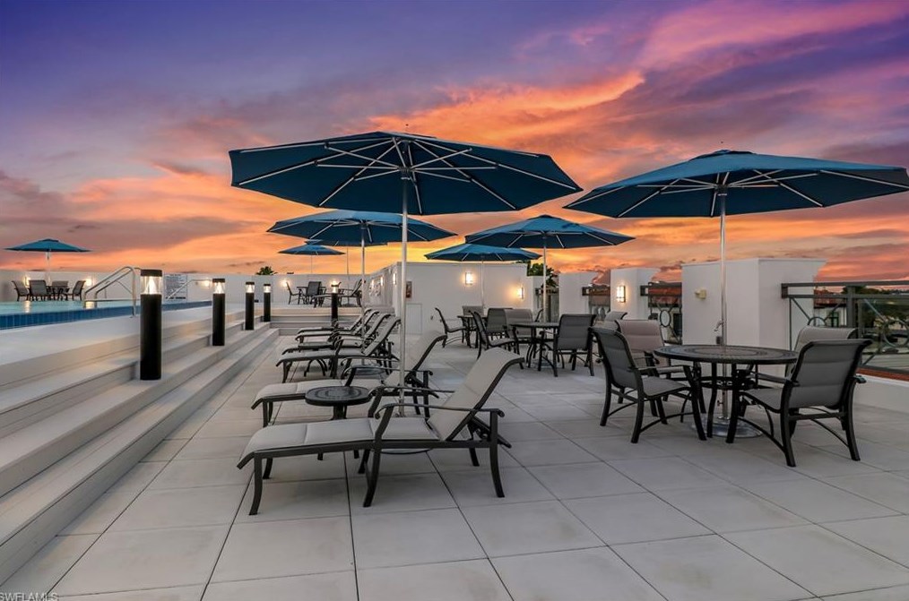 875 6th Ave, Naples FL 34102-6706 exterior