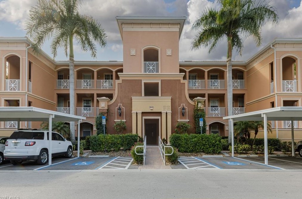 9631 Spanish Moss Way, Bonita Springs, FL 34135-2957