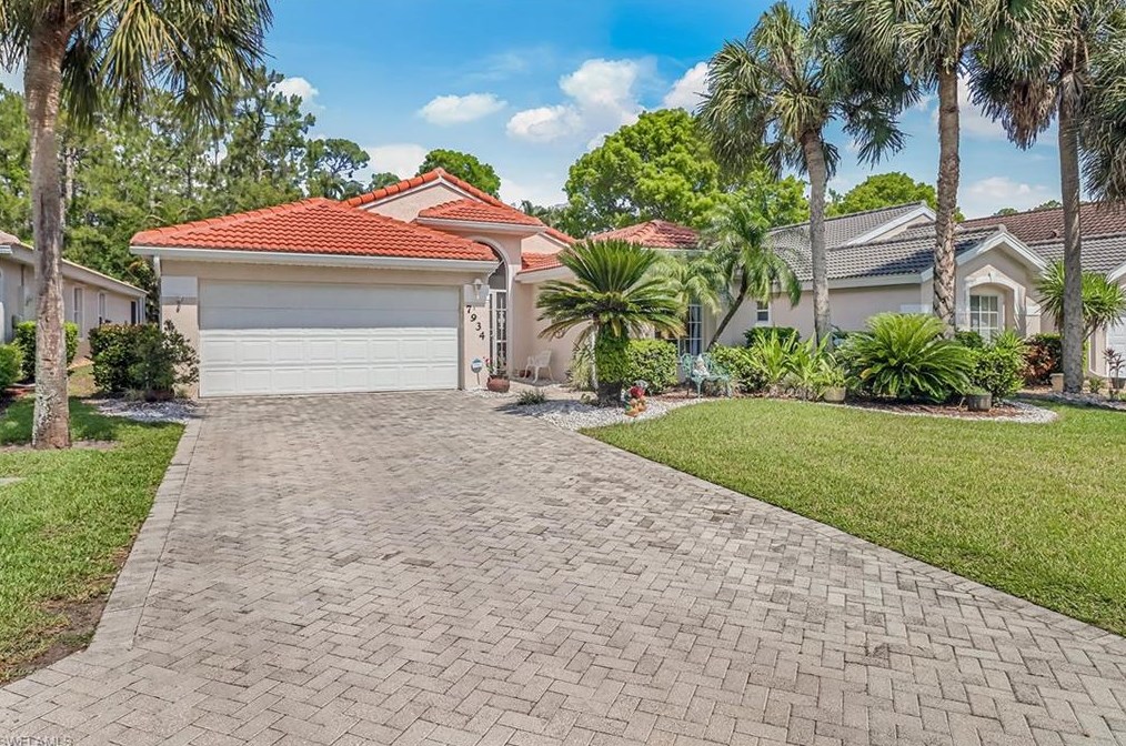 7934 Wexford Dr, Naples, FL 34104-7447