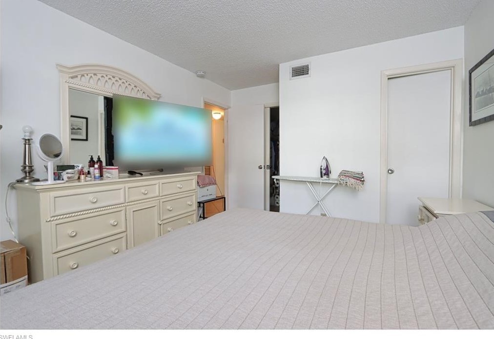 766 Central Ave, Naples FL  34102-6000 exterior