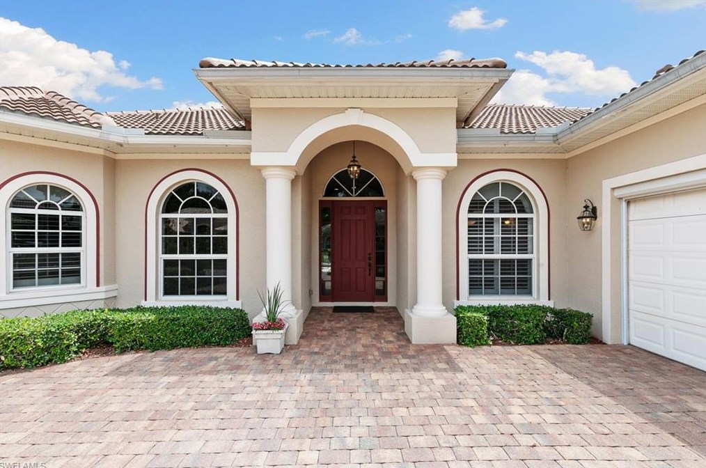 10268 Avonleigh Dr, Bonita Springs, FL 34135-7119