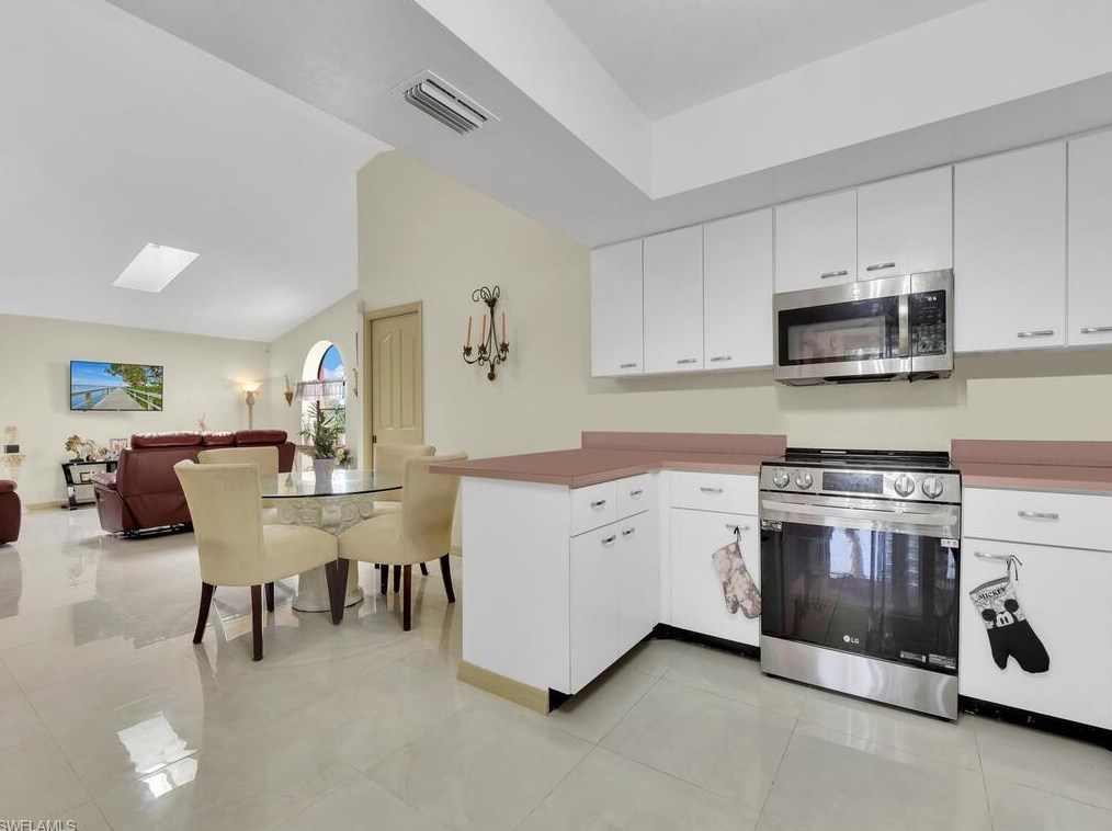 845 107 Ave, Naples FL 34108-1858 exterior