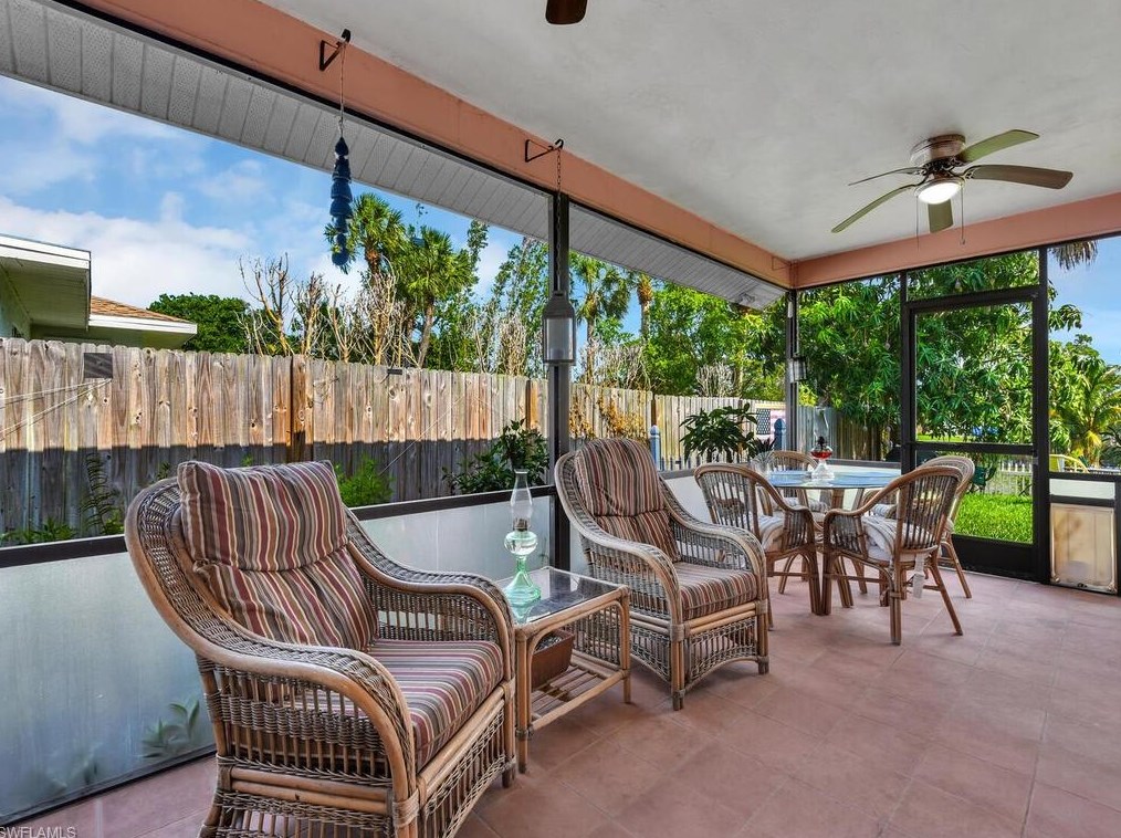 845 107 Ave, Naples FL 34108-1858 exterior