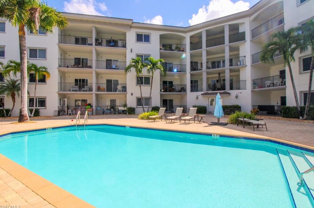1100 Pine Ridge Rd, Naples, FL 34108-8909