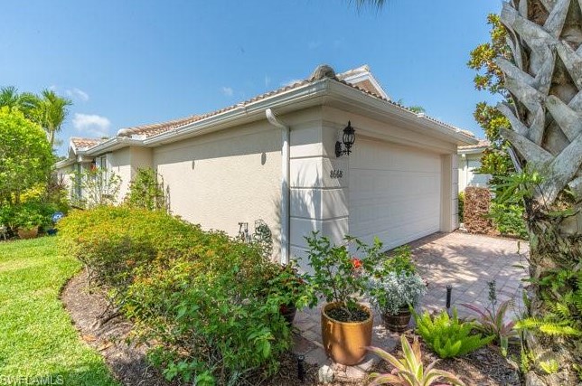 8668 Genova Ct, Naples, FL 34114-2748