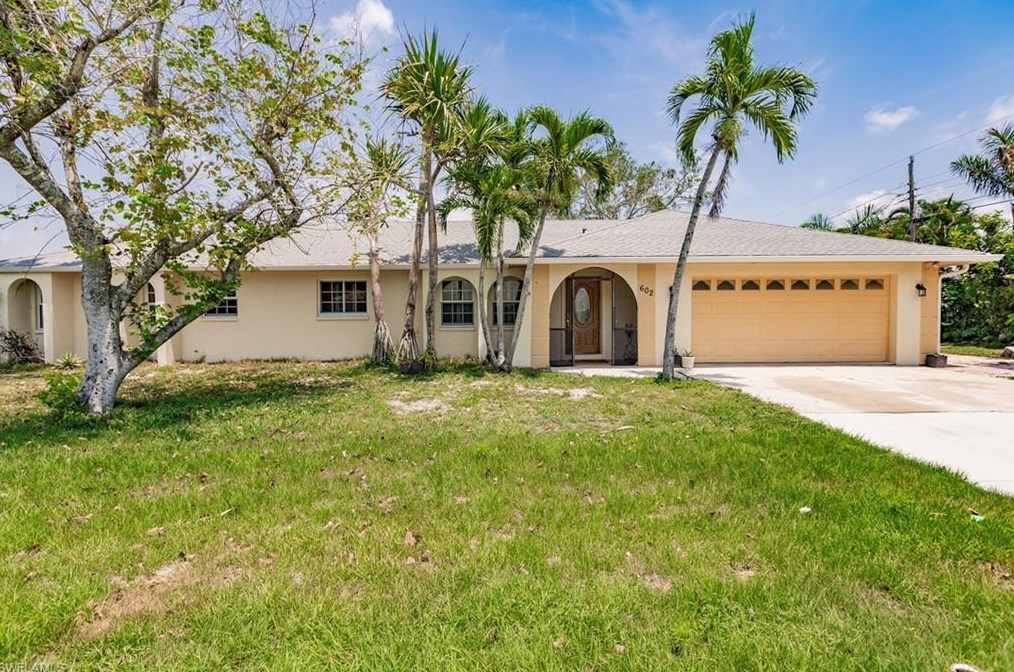 602 105th Ave, Naples, FL 34108-1840