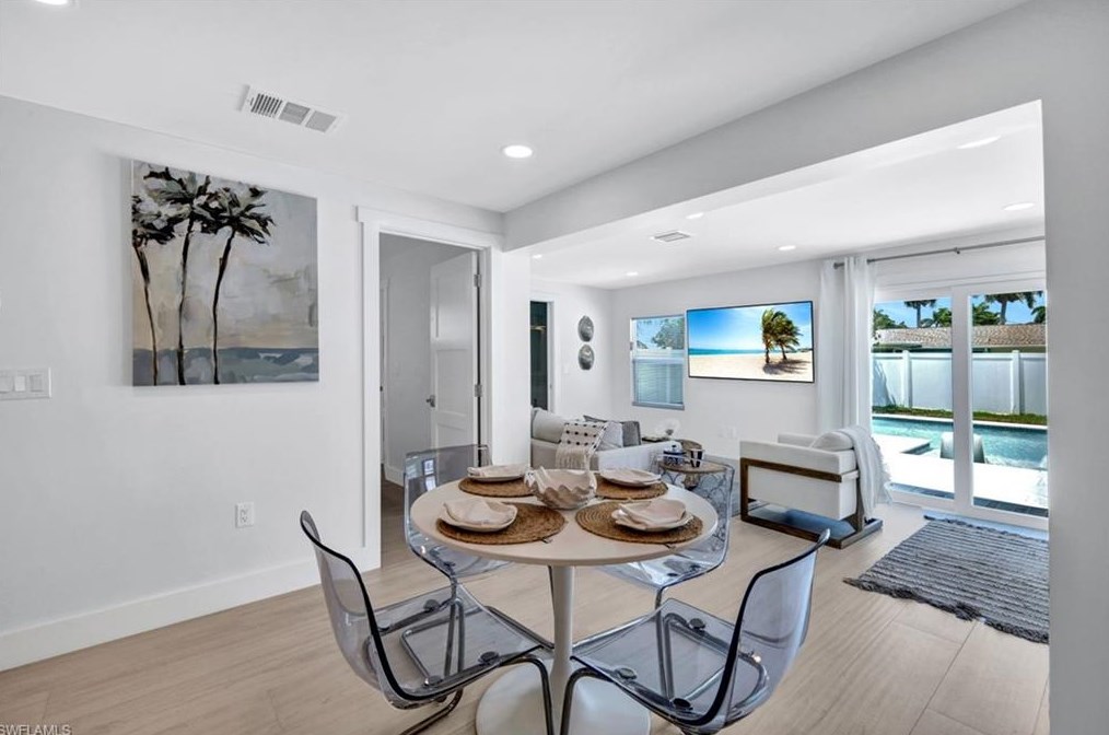 831 102 Ave, Naples FL 34108-3216 exterior