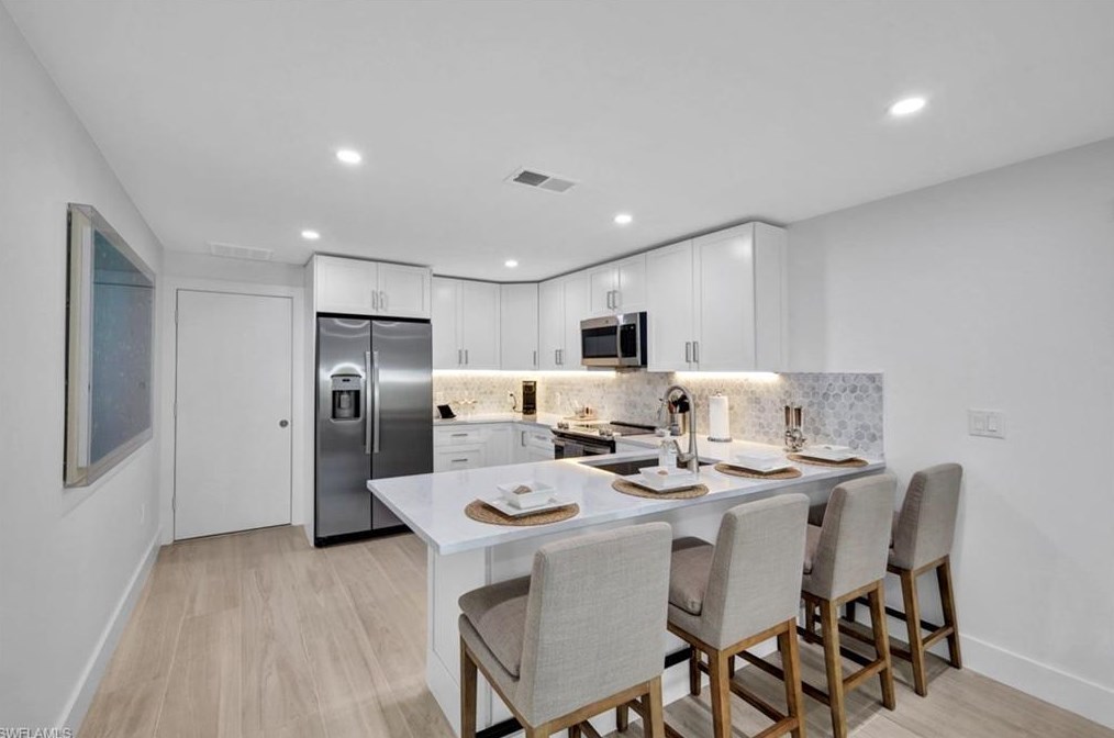 831 102 Ave, Naples FL 34108-3216 exterior