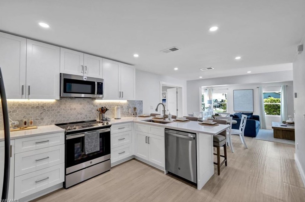 831 102 Ave, Naples FL 34108-3216 exterior