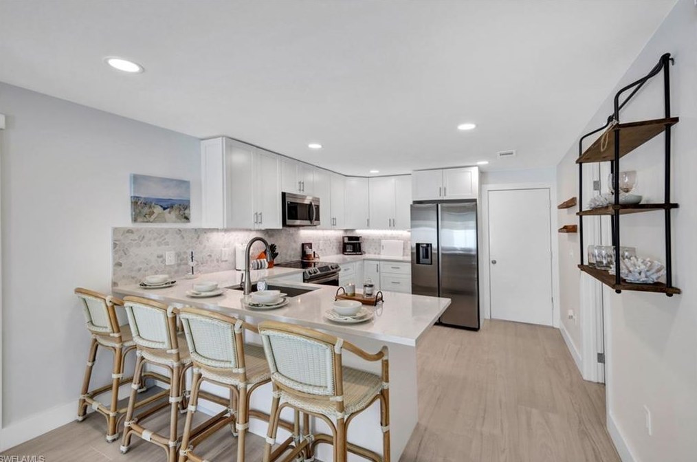 831 102 Ave, Naples FL 34108-3216 exterior