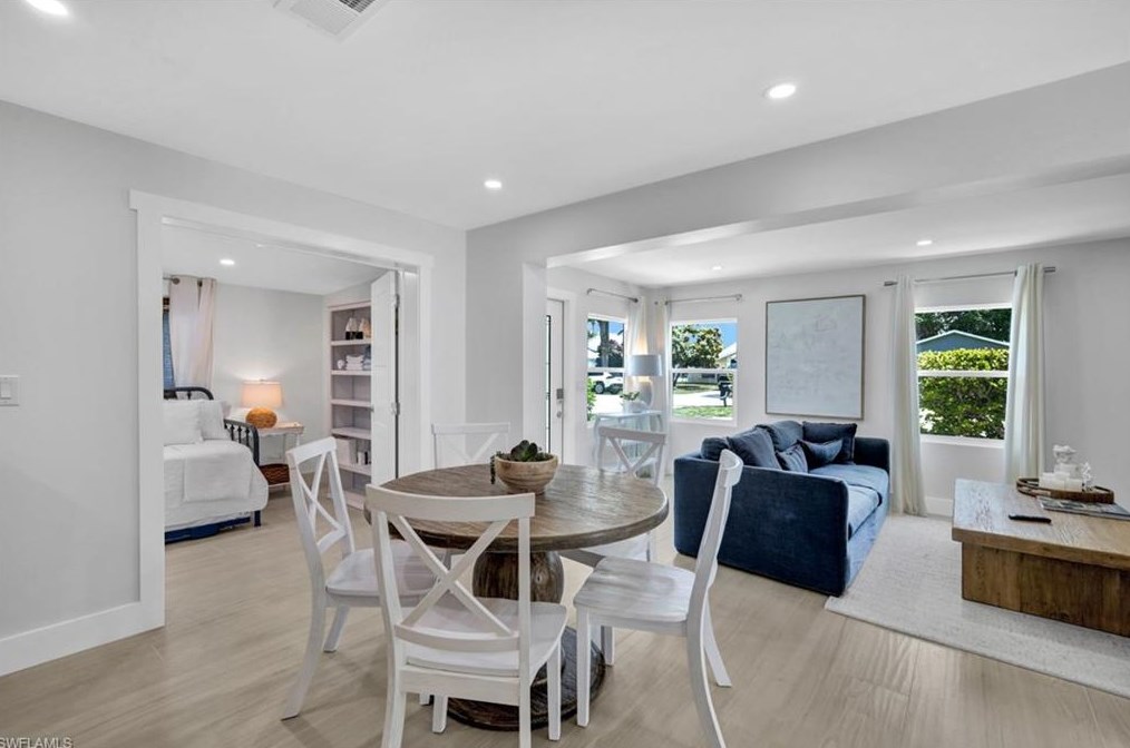 831 102 Ave, Naples FL 34108-3216 exterior