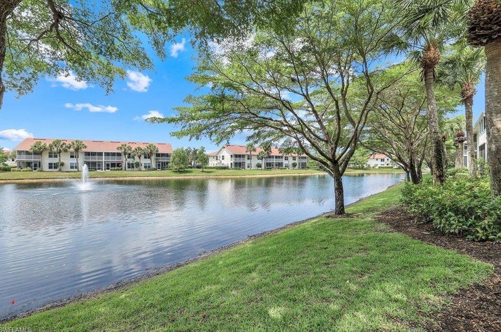 5600 Northboro Dr, Naples, FL 34110-9019