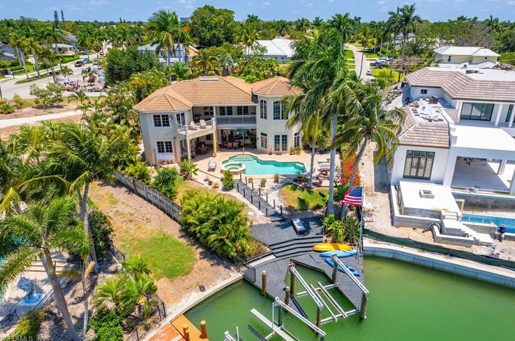 401 Hawser Ln, Naples, FL 34102-5032