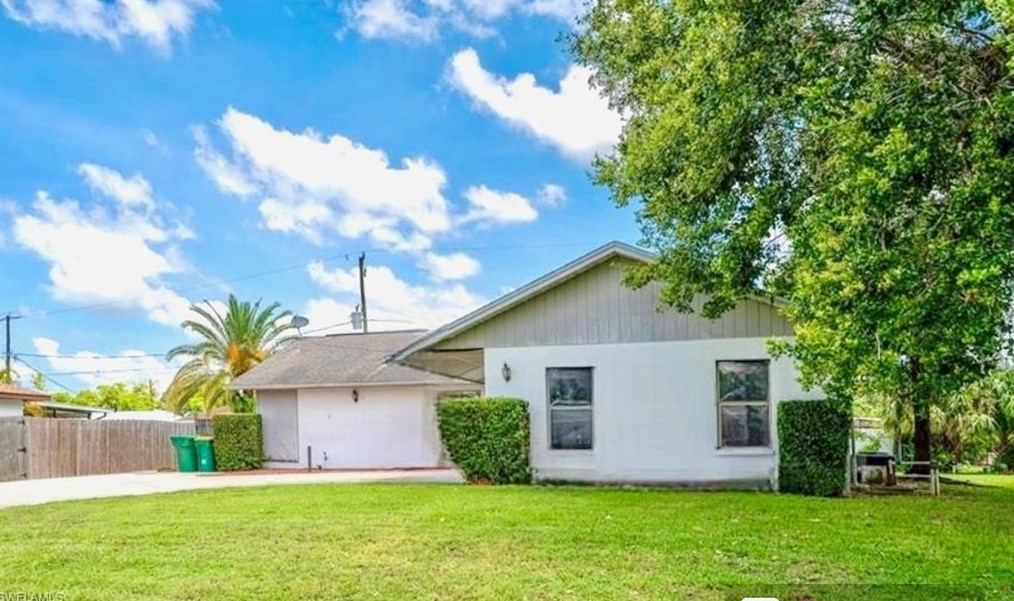 4595 31st Pl, Naples, FL 34116-8276
