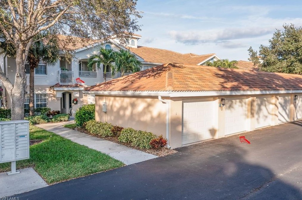 3025 Driftwood Way, Naples, FL 34109-8944