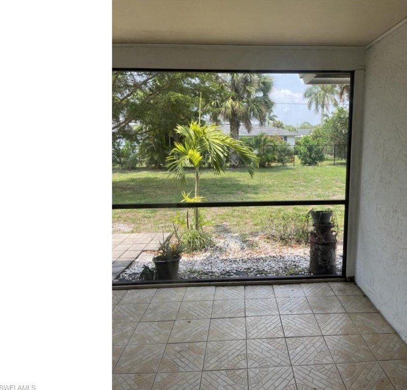 119 Madison Dr, Naples FL 34110-1323 exterior