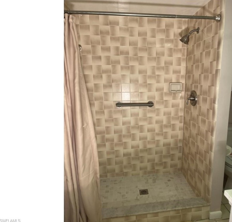 119 Madison Dr, Naples FL 34110-1323 exterior