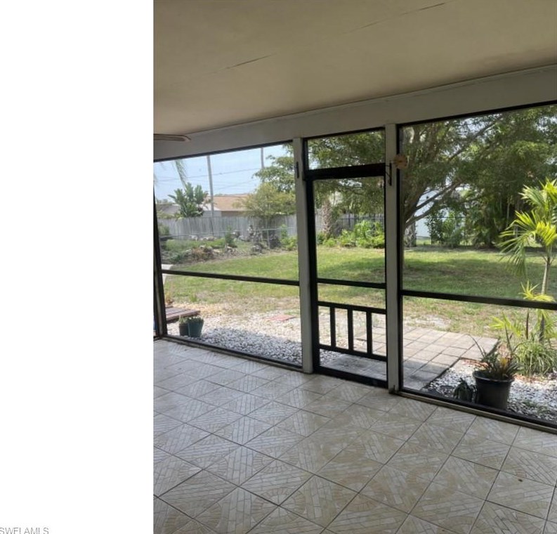 119 Madison Dr, Naples FL 34110-1323 exterior