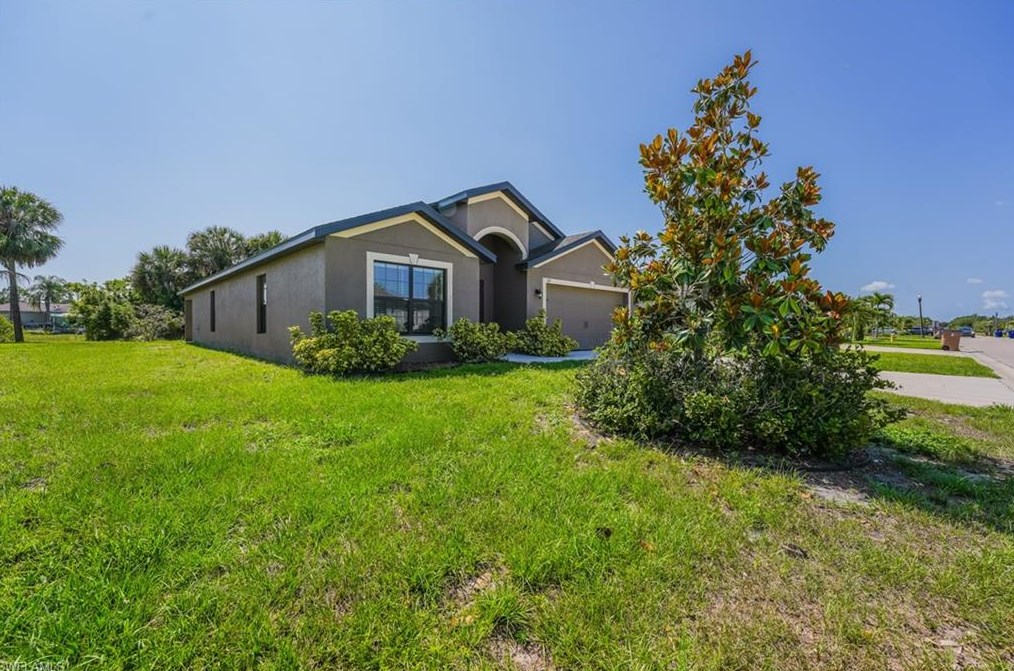 133 Shadow Lakes Dr, Lehigh Acres, FL 33974-0804