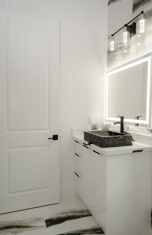 353 Golden Gate Blvd, Naples FL 34120-3739 exterior