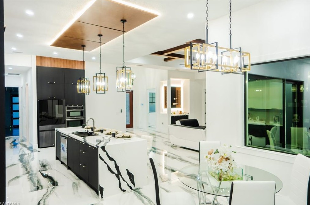 353 Golden Gate Blvd, Naples FL 34120-3739 exterior