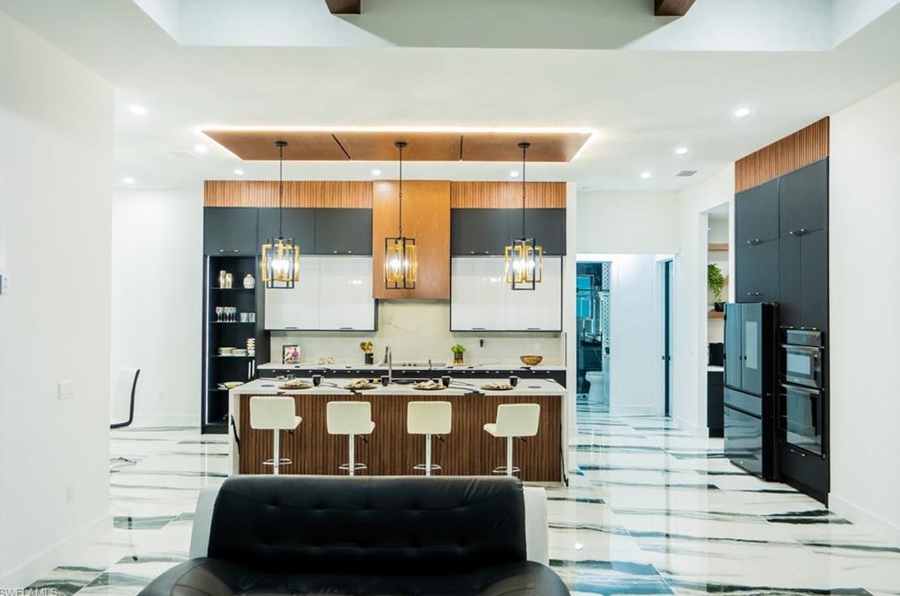 353 Golden Gate Blvd, Naples FL 34120-3739 exterior