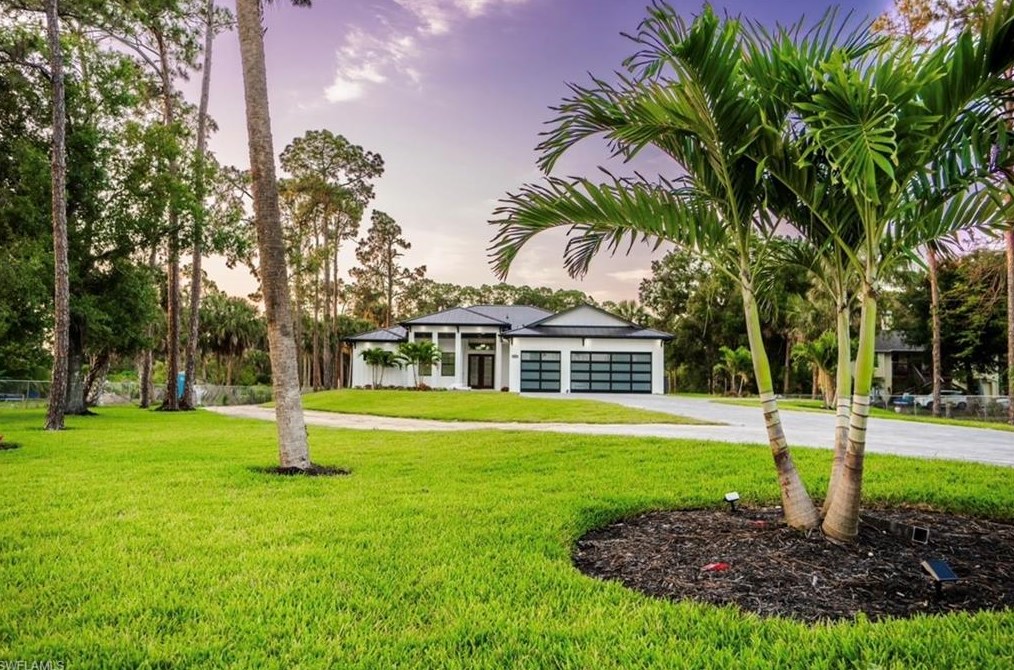 353 Golden Gate Blvd, Naples FL 34120-3739 exterior