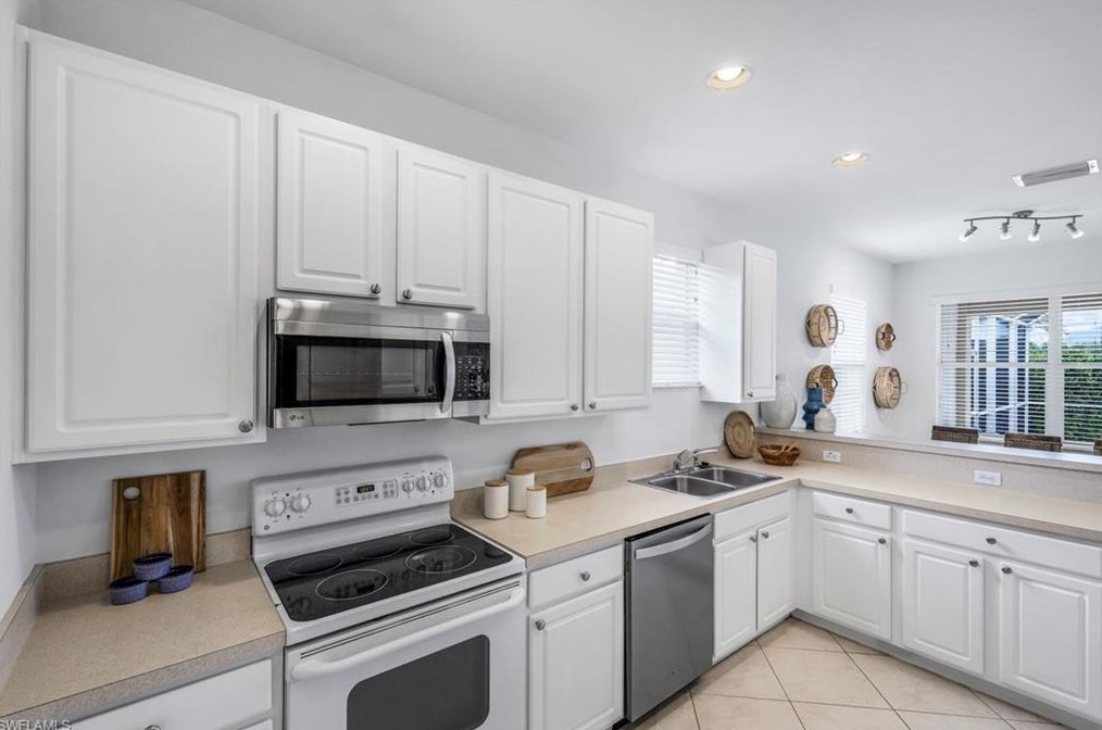 5576 Lago Villaggio Way, Naples FL 34104-5738 exterior