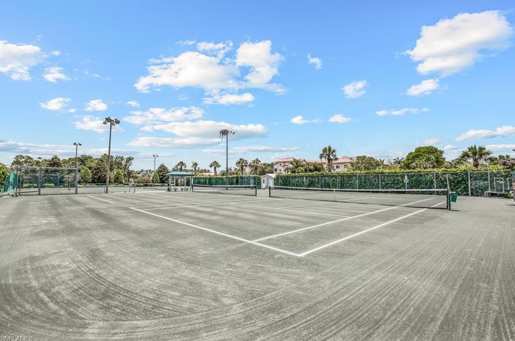 5576 Lago Villaggio Way, Naples FL 34104-5738 exterior